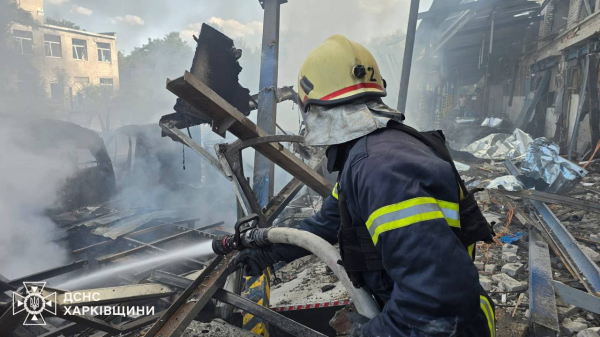 У Харкові ворожий КАБ влучив біля терміналу &laquo;Нової пошти&raquo;