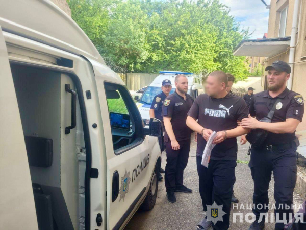 Трьох мешканців Дніпропетровщини затримали за організацію каналу постачання наркотиків на Закарпаття