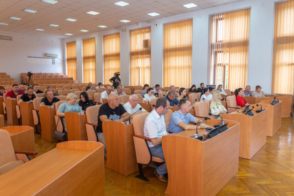 У Кам&rsquo;янському відбулося позачергове засідання сесії міської ради