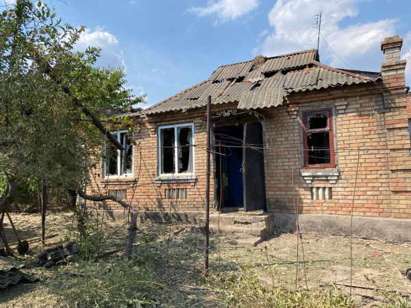 Протягом дня окупанти не припиняли атакувати Нікопольщину, постраждали дві жінки