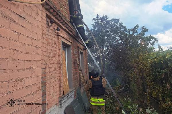 У Нікополі внаслідок обстрілу сталася пожежа