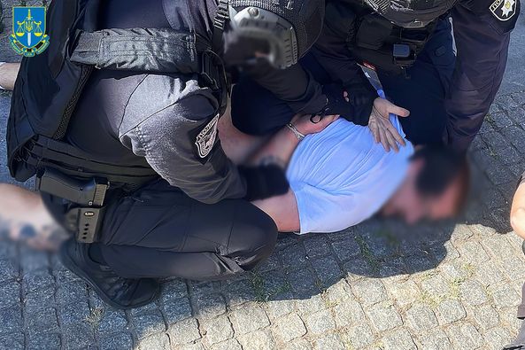 У Дніпрі затримали військовослужбовця, який за 1,5 тиc доларів обіцяв посприяти закриттю кримінального провадження