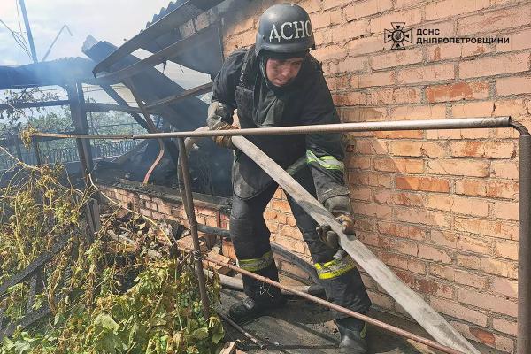 У Нікополі внаслідок обстрілу сталася пожежа