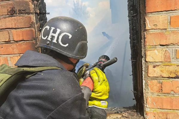 У Нікополі внаслідок обстрілу сталася пожежа