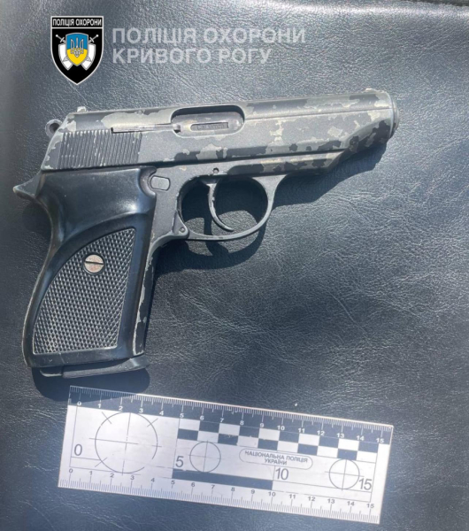 Чоловіка з пістолетом затримали у Кривому Розі