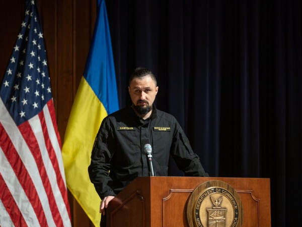 В отставку подали три министра и глава Фонда госимущества Украины
В отставку подали три министра и глава Фонда госимущества Украины
