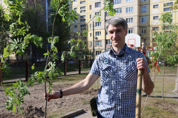 Каметсталь разом із міською громадою озеленює територію Кам&rsquo;янського
