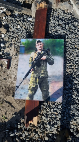 У Тернівці п&rsquo;яна водійка розтрощила автівкою пам&rsquo;ятник на могилі військового
