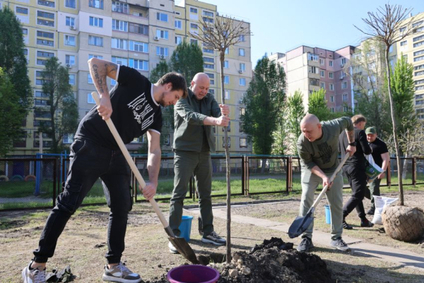 Каметсталь разом із міською громадою озеленює територію Кам&rsquo;янського