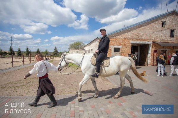 У Кам&rsquo;янському для ветеранів та їхніх родин організували відпочинок на кінній фермі