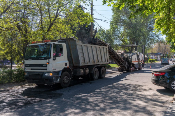 У центрі Кам&rsquo;янського розпочали дорожні роботи: внаслідок ремонту можливі затори
