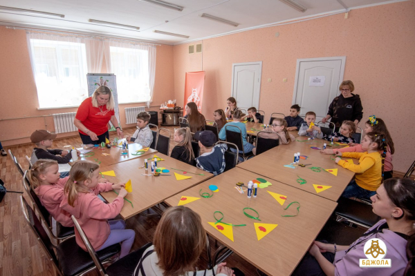 У Кам&rsquo;янському для малечі з родин переселенців організували великодні майстер-класи&nbsp;