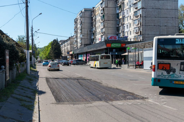 У центрі Кам&rsquo;янського розпочали дорожні роботи: внаслідок ремонту можливі затори