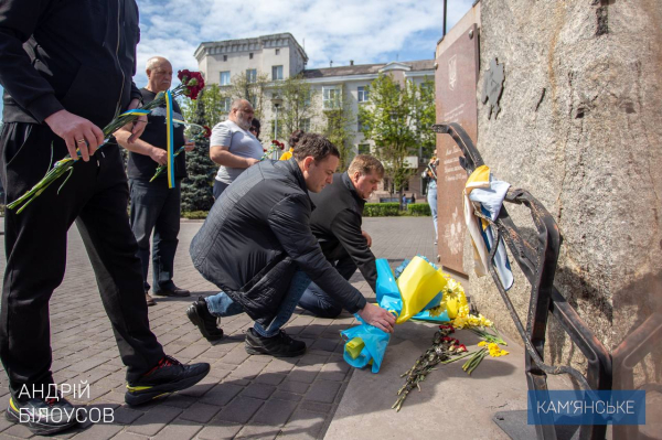 На майдані Героїв у Кам&rsquo;янському висадили горобину