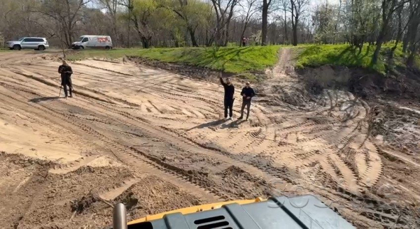 На лівобережному каналі у Кам&rsquo;янському облаштовують пляжну зону відпочинку