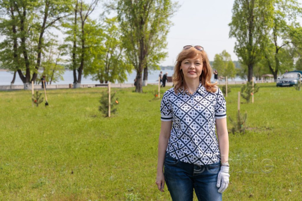На Дніпробудівському пляжі у Кам&rsquo;янському висадили молоді дерева