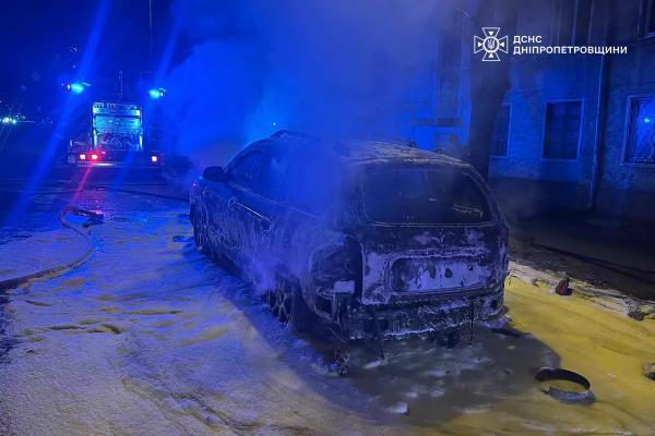 У Дніпрі посеред дороги спалахнув Hyundai Santa Fe