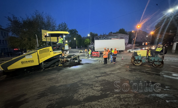 У Кам&rsquo;янському приступили до ремонту дорожнього покриття на мосту: роботи триватимуть й завтра