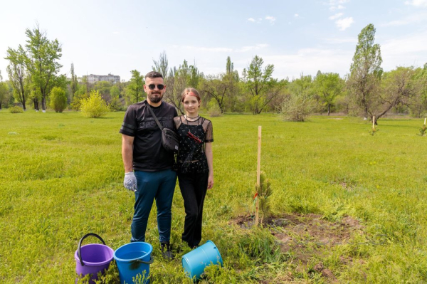 На Дніпробудівському пляжі у Кам&rsquo;янському висадили молоді дерева