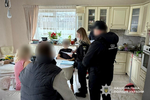 У Дніпрі лікарка з сином продавали &laquo;непридатність&raquo; до служби за 10 тис. доларів