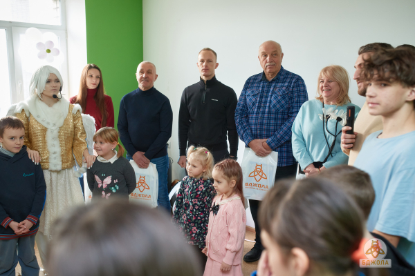 У Кам&rsquo;янському для маленьких пацієнтів дитячої лікарні влаштували тепле свято Миколая&nbsp;