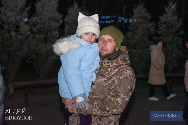 У Кам&rsquo;янському відкрили міську новорічну ялинку