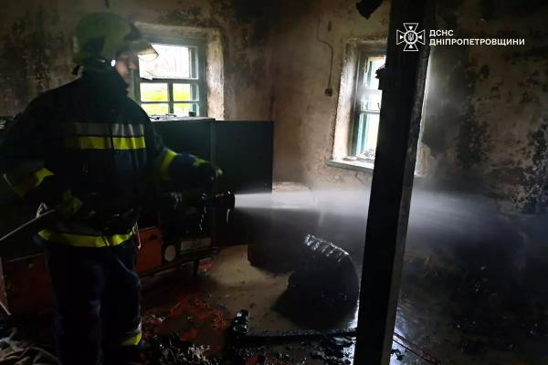 У Кам&rsquo;янському районі чоловік мало не задихнувся через пожежу у власному будинку