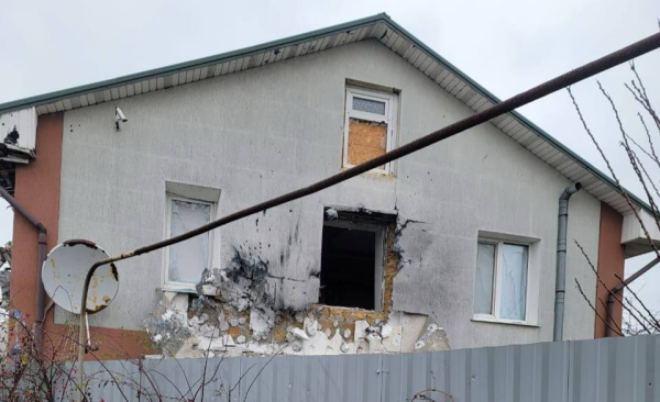 Понівечені будинки і автівки: ворог атакував Дніпропетровщину