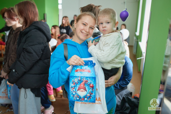 У Кам&rsquo;янському для маленьких пацієнтів дитячої лікарні влаштували тепле свято Миколая&nbsp;