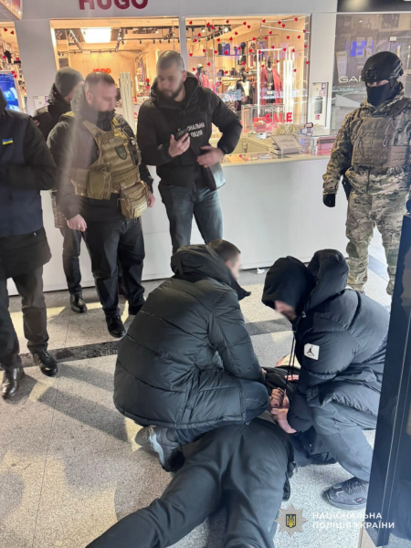 10 тисяч доларів за переправлення за кордон: у Дніпрі чоловік наживався на ухилянтах