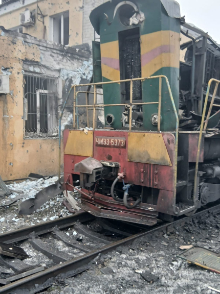Ворог атакує залізничну станцію Синельникове: рух поїздів обмежено до Дніпра