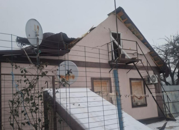 Через ворожий обстріл у Нікополі отримала поранення жінка