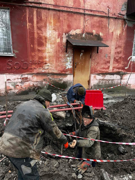 У Кам&rsquo;янському цілодобово ведуться роботи з відновлення тепломереж