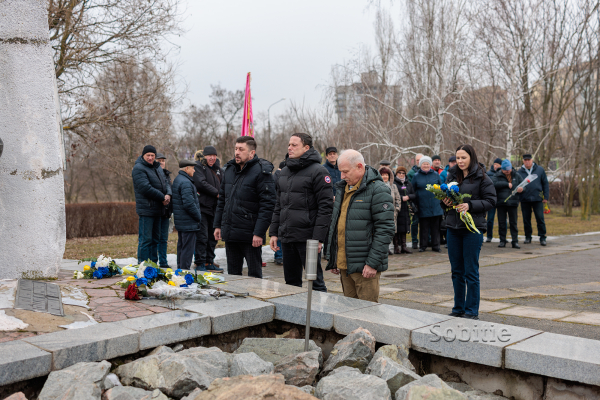 У Кам&rsquo;янському вшанували пам&rsquo;ять учасників бойових дій, які загинули на території інших держав: їхні побратими сьогодні також стоять на захисті України