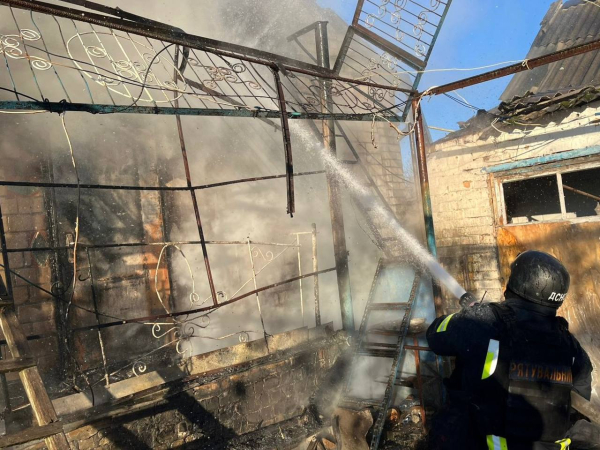 Ворог атакував три райони Дніпропетровщини, постраждав чоловік