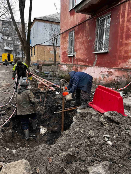 У Кам&rsquo;янському цілодобово ведуться роботи з відновлення тепломереж
