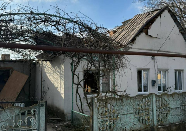 Ворог бив по Нікопольщині та Синельниківщині: поранений 72-річний чоловік
