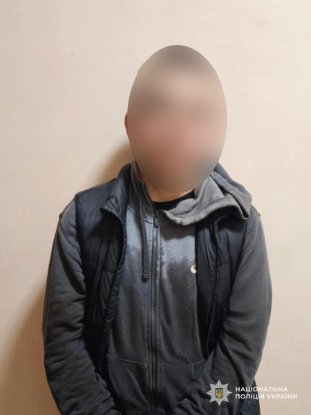 Молодик та двоє підлітків побили й пограбували військового