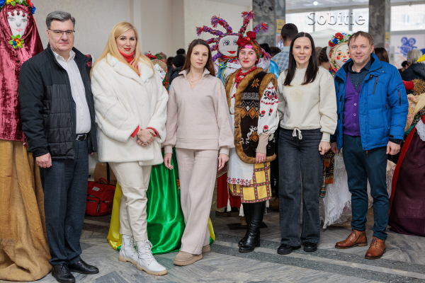 На лівобережжі Кам&rsquo;янського відсвяткували Масницю та провели ярмарок на підтримку ЗСУ