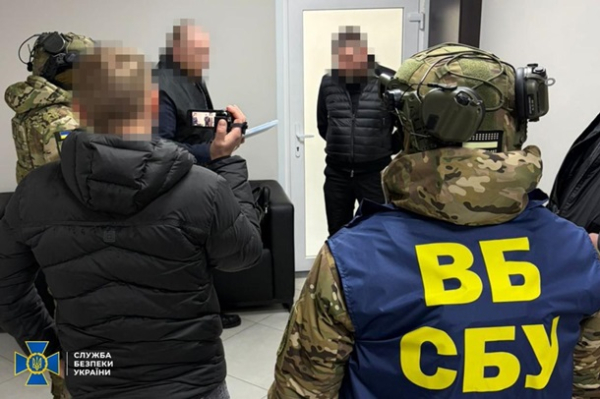 Новий скандал. Розкрадання на укриттях для літаківСюжет