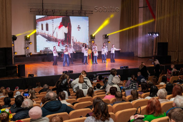 На лівобережжі Кам&rsquo;янського відсвяткували Масницю та провели ярмарок на підтримку ЗСУ