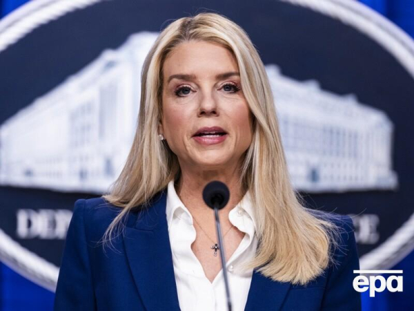 Генпрокурор США опубликовала более 300 фамилий знаменитостей из файлов Эпштейна
Генпрокурор США опубликовала более 300 фамилий знаменитостей из файлов Эпштейна