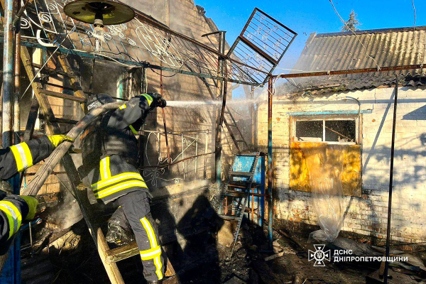 Ворог атакував три райони Дніпропетровщини, постраждав чоловік