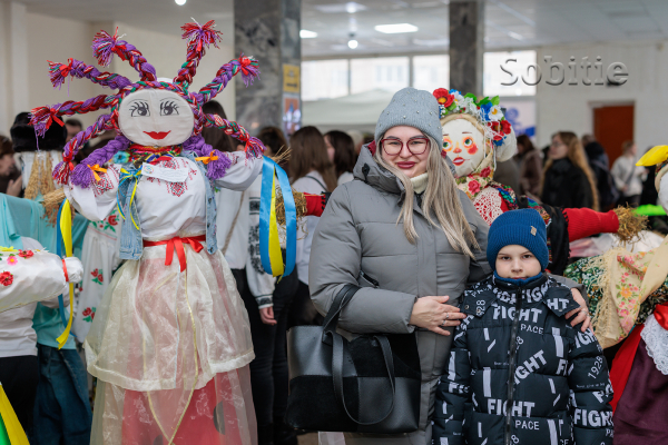 На лівобережжі Кам&rsquo;янського відсвяткували Масницю та провели ярмарок на підтримку ЗСУ