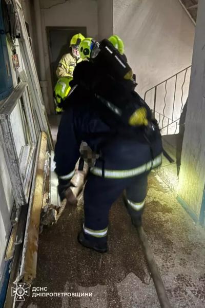 У Кривому Розі чоловіка врятували з палаючої квартири