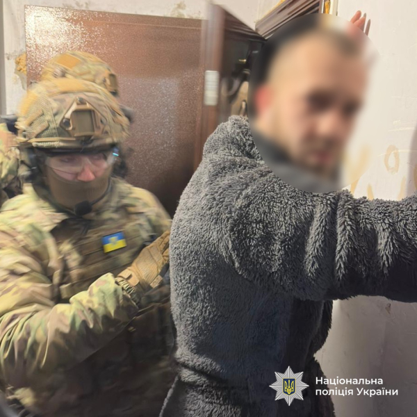 Мешканець Дніпра організував схему втечі військовослужбовців за кордон