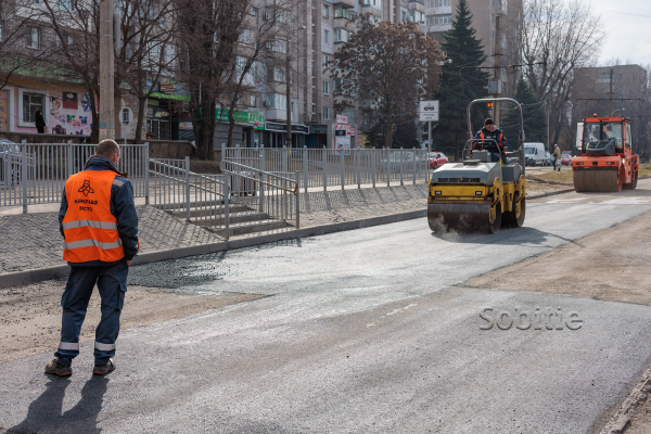 У Кам&rsquo;янському тривають дорожні роботи