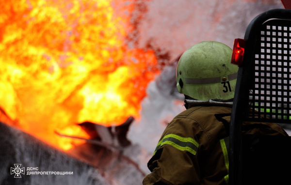 На Самарівщині рятувальники понад чотири доби гасили пожежу, спричинену ворожим обстрілом&nbsp;