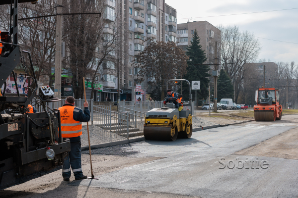 У Кам&rsquo;янському тривають дорожні роботи