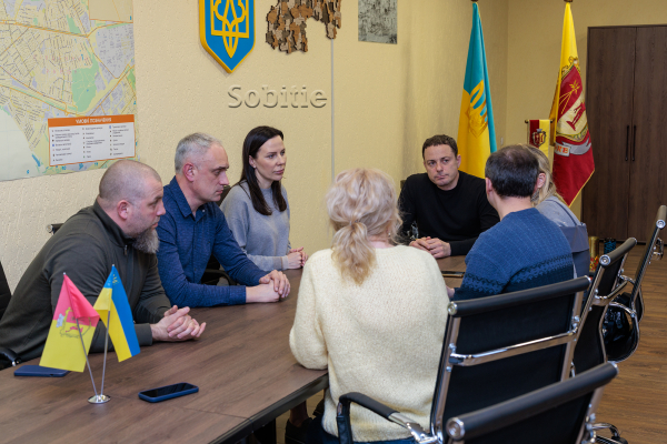 Мер Кам&rsquo;янського провів зустріч із родинами військовополонених та зниклих безвісти захисників